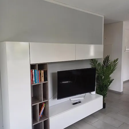 Crown Living Design - Gratis Parkplatz - Wlan - Kueche - Self Check-in Apartment