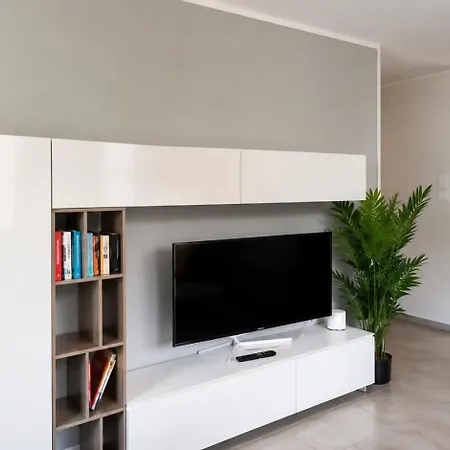 Διαμέρισμα Crown Living Design - Ideal Fuer Feriengaeste Und Geschaeftsreisende, Kostenloser Parkplatz, Wlan, Kueche, Self Check-in Altach
